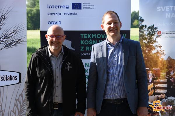 FOTO: Košnja kot nekoč in obujanje starega znanja ob Muri