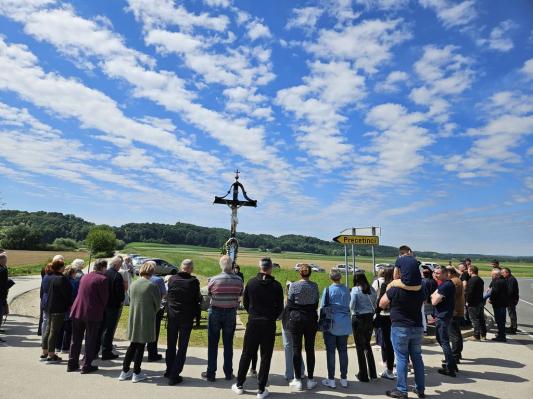 FOTO: V Kokoričih blagoslovili obnovljeni Granfolov križ