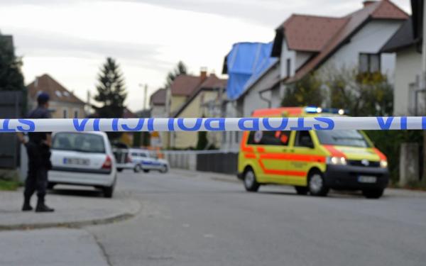 Krvav obračun sredi belega dne: Policisti obveščeni o streljanju, nato odkrili dve trupli