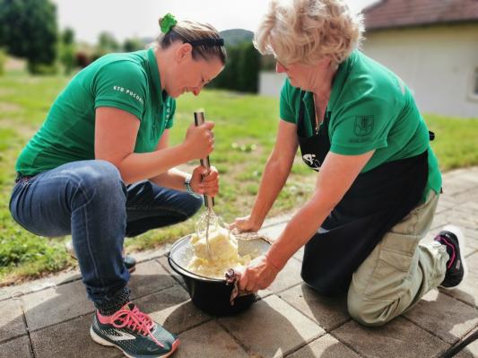 FOTO: Mini dödolijada razveselila stanovalce Doma Kuzma