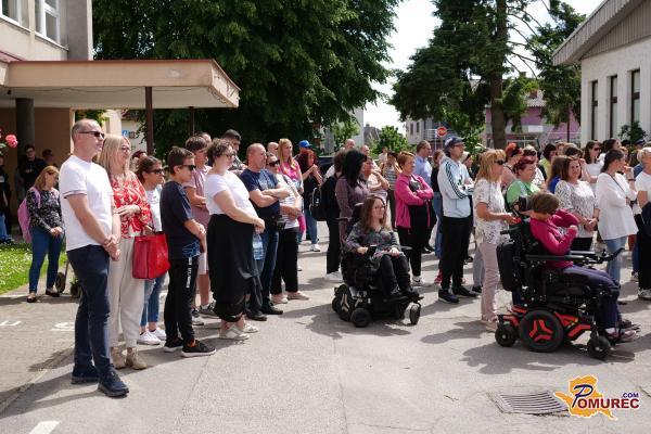 FOTO: Kar 26 tisoč evrov za dober namen – murskosoboška šola se veseli nove pridobitve