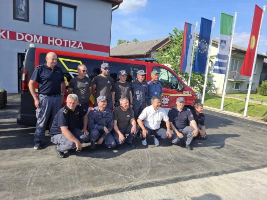 FOTO in VIDEO: Hotiza prejela novo gasilsko vozilo