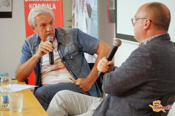 FOTO: Vanekov večer o digitalnem fevdalizmu in izgubljeni človeškosti