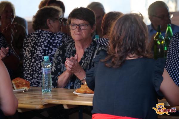 FOTO in VIDEO: Srečanje pevskih skupin »Pojemo za vas« ogrelo Polanščekovo domačijo