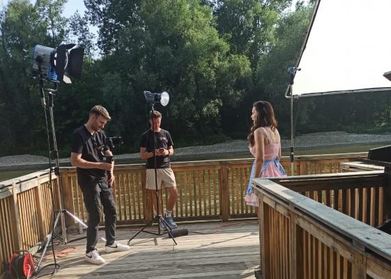 Natalija Verboten snema novi videospot na mlinu v Ižakovcih