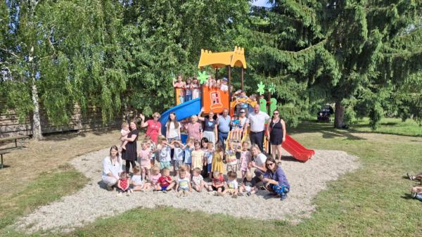 FOTO: V Martjancih so se otroci razveselili novega igrala