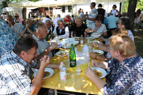 FOTO: V Trimlinih praznovali tradicionalni vaški dan