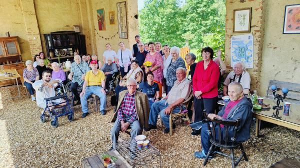 FOTO: Stanovalci doma starejših Rakičan na prijetnem izletu na Vidovem brejgu