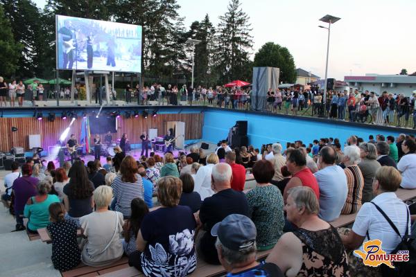 FOTO in VIDEO: Eva Boto zaokrožila praznični večer v Radencih s toplino in glasbo
