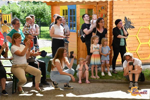 FOTO in VIDEO: Medeni dan na Kapci navdušil z otroško ustvarjalnostjo in domačimi okusi