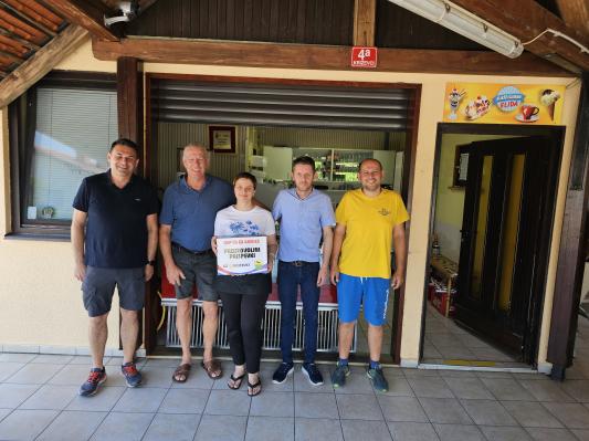 FOTO: Sladoled za nasmeh in pomoč: zbrali so več kot 1.600 evrov