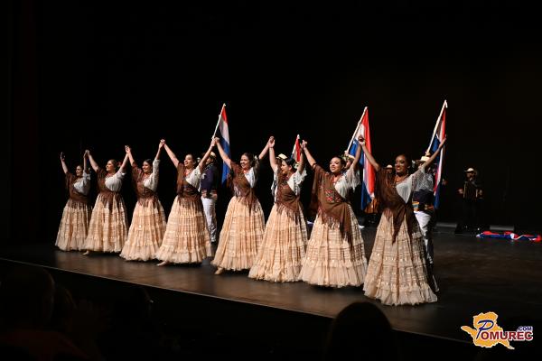 FOTO in VIDEO: Folkart v Gledališču Park očaral z ritmi Paragvaja in Romunije