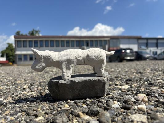 FOTO: Mura v glini, prostoru in spominu – dijaki ustvarili sodoben poklon propadli tovarni