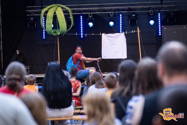 FOTO in VIDEO: Tinko Polovinko navdušil najmlajše na grajskem dvorišču