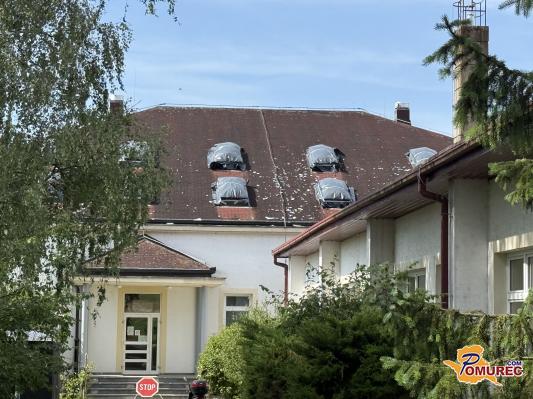 FOTO: Tako izgleda poškodovana streha osnovne šole v Šalovcih
