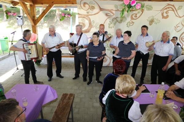 FOTO: 30 let petja in prijateljstva: KD Petőfi Sándor iz Doline obeležilo jubilej