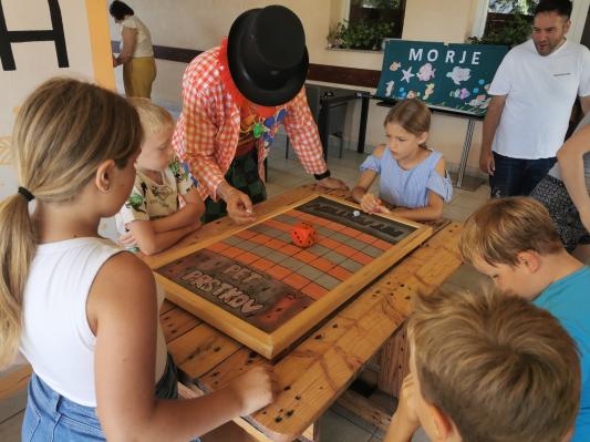 FOTO: V Domu Kuzma otroški tabor napolnil dan z veseljem in smehom