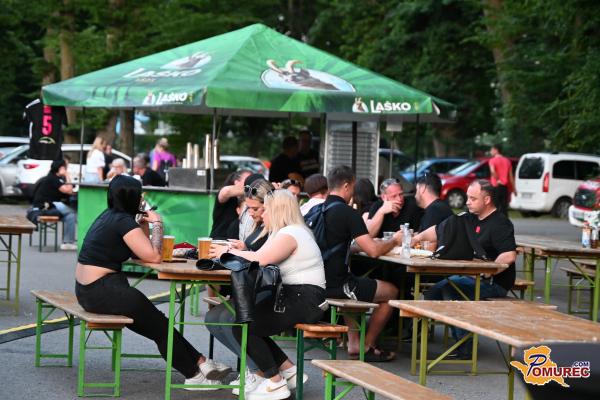 FOTO in VIDEO: Glasba, ples in čarno-bejli utrip v Fazaneriji