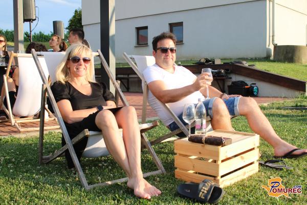 FOTO in VIDEO: Poletni večer ob ritmih DJ Basstiana navdušil obiskovalce Vinske fontane