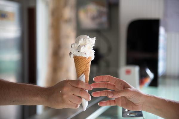 Do 36 stopinj! Vročinski val se nadaljuje, velika požarna ogroženost