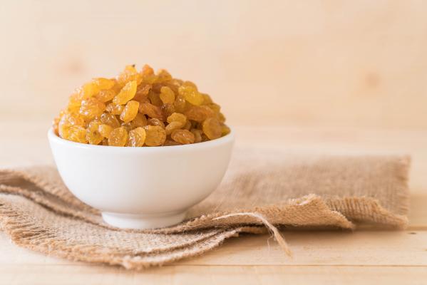 Pozor! Na slovenskem trgu odpoklicali rozine iz Irana