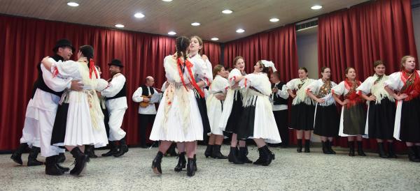 FOTO: V objemu polke in čardaša: Moščanci gostili praznik ljudske dediščine