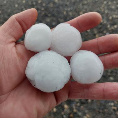 FOTO: Poškodovane strehe, sadovnjaki in šola v Šalovcih
