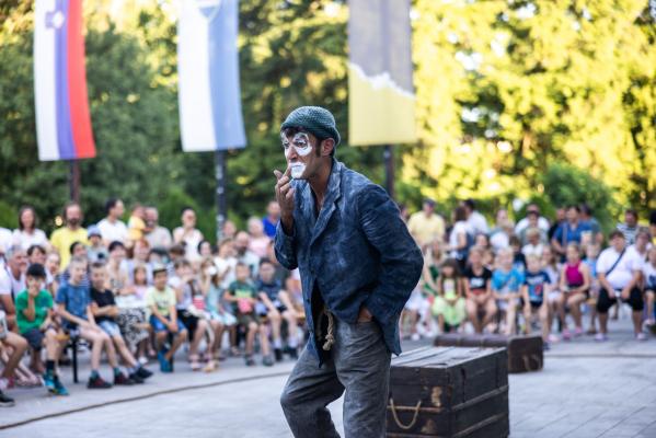 FOTO in VIDEO: Smeh kot zdravilo: klovnada za vse generacije očarala Mursko Soboto
