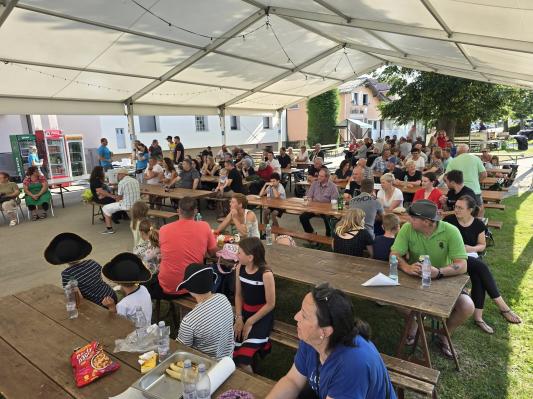 FOTO: Krajevna skupnost Cven praznovala na Zgornjem Krapju