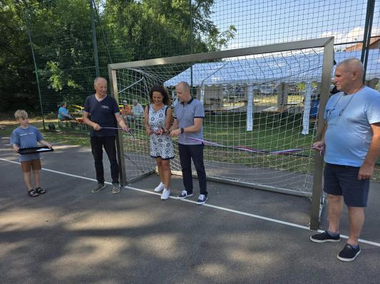 FOTO: V Babincih odprli prenovljeno športno igrišče