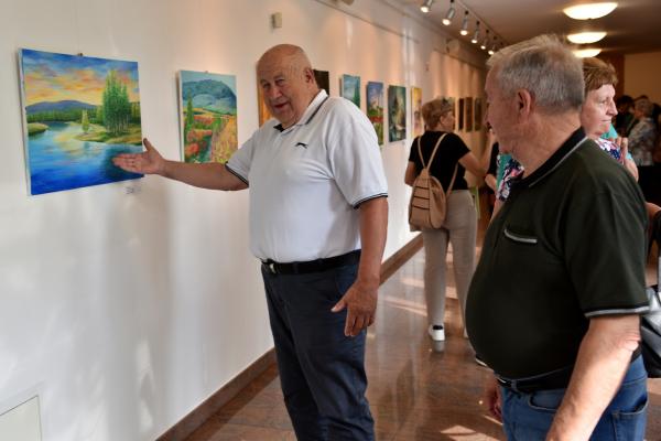 FOTO: V Lendavi svoja dela razstavlja 23 ljubiteljskih slikarskih umetnikov