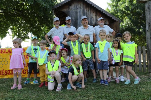 FOTO: Dan odprtih vrat Čebelarskega društva Lendava navdušil obiskovalce