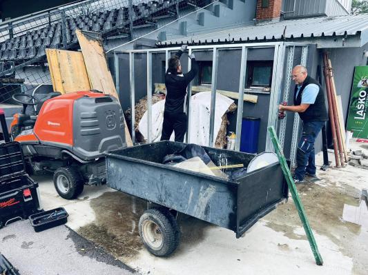 FOTO: V Fazaneriji zabrneli stroji – prihaja nova tribuna