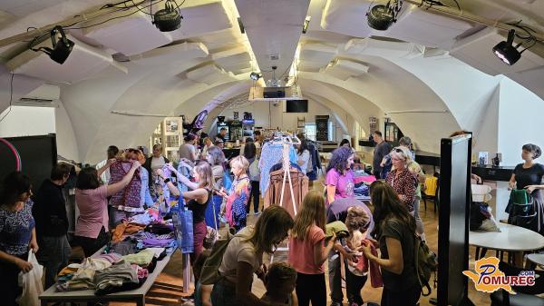 FOTO in VIDEO: Poletna izmenjevalnica oblačil znova navdušila