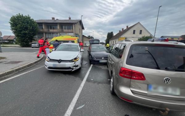 FOTO: Prometna nesreča v Srednji Bistrici, cesta je zaprta