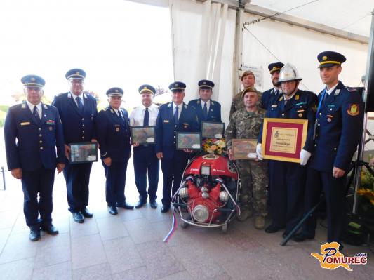 FOTO: Križevski gasilci bogatejši za novo motorno brizgalno