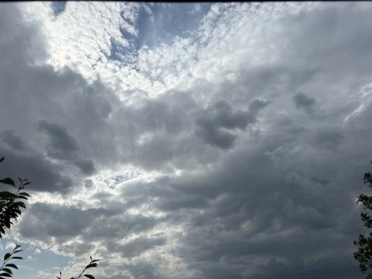 Vijolično opozorilo za Pomurje: toča v Lipovcih že klesti