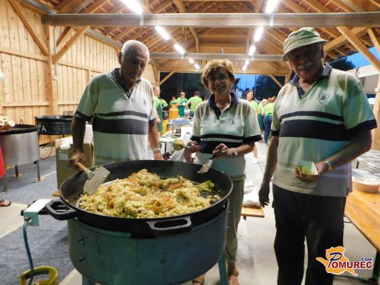 FOTO: Člani Društva za priznanje praženega krompirja kot samostojne jedi so se predstavili v vasi Lipa