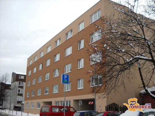 Študentje že na lovu za streho nad glavo, koliko jih bo stalo bivanje jeseni?