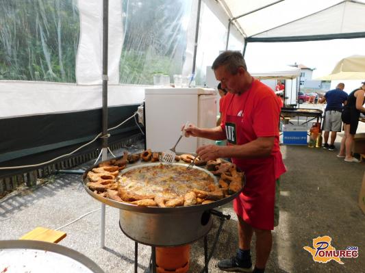 FOTO: Na Hotizi postregli kar 2500 porcij rib