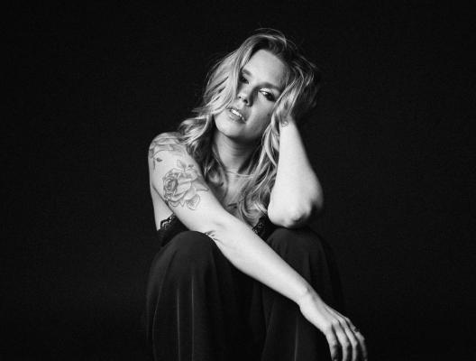 VIDEO: Nova pot Nike Zorjan: izdala prvo pesem po koncu sodelovanja z zakoncema Vovk