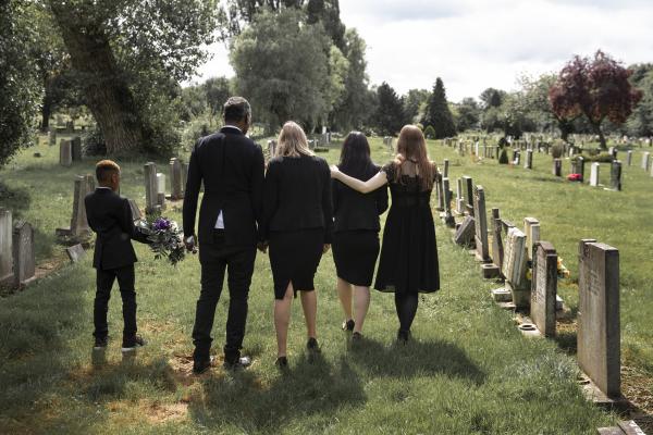 Je bil pokojnik res dober človek, če ob pogrebu dežuje?