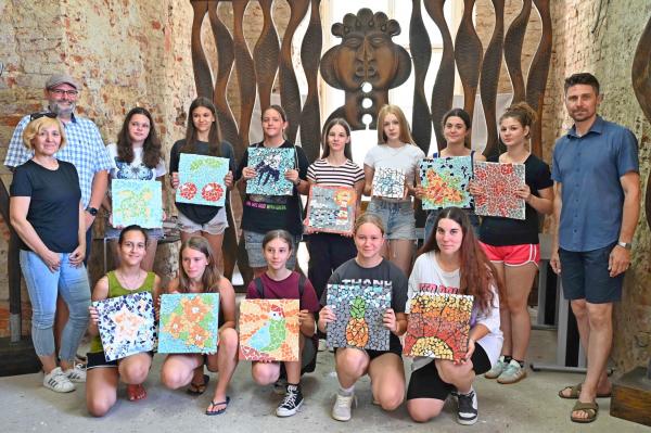 FOTO: Mladi mojstri mozaika napolnili lendavski grad