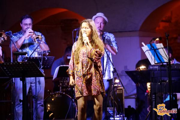 FOTO in VIDEO: Towel of Shower z energičnim koncertom ob 10-letnici