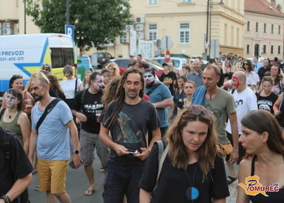 FOTO in VIDEO: Zombiji preplavili Glavni trg v Ljutomeru