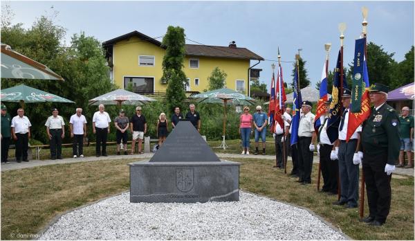 FOTO: Slovesnost v Hrastje Moti v čast braniteljem slovenske samostojnosti
