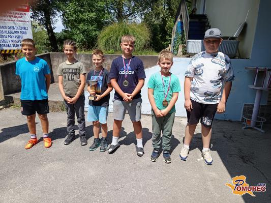 FOTO: V Gradišču ujeli kar 62,8 kilograma rib