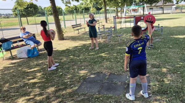 FOTO: Poletne aktivnosti za otroke v romskem naselju Gomilica