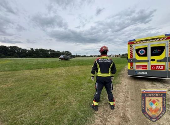 Huda delovna nesreča v Pomurju: Pri rezanju žive meje padel v globino