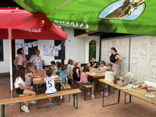 FOTO: Poletni tabor v Vaneči poln igre, učenja in ustvarjalnosti